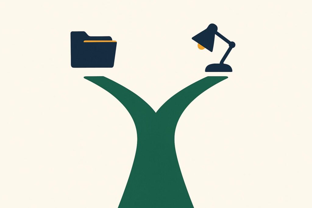 Pad dat zich splitst naar een map en een bureaulamp